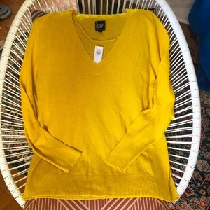 NWT lightweight yellow Gap sweater